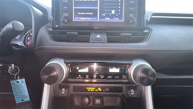 Used 2019 Toyota RAV4 LE image 17