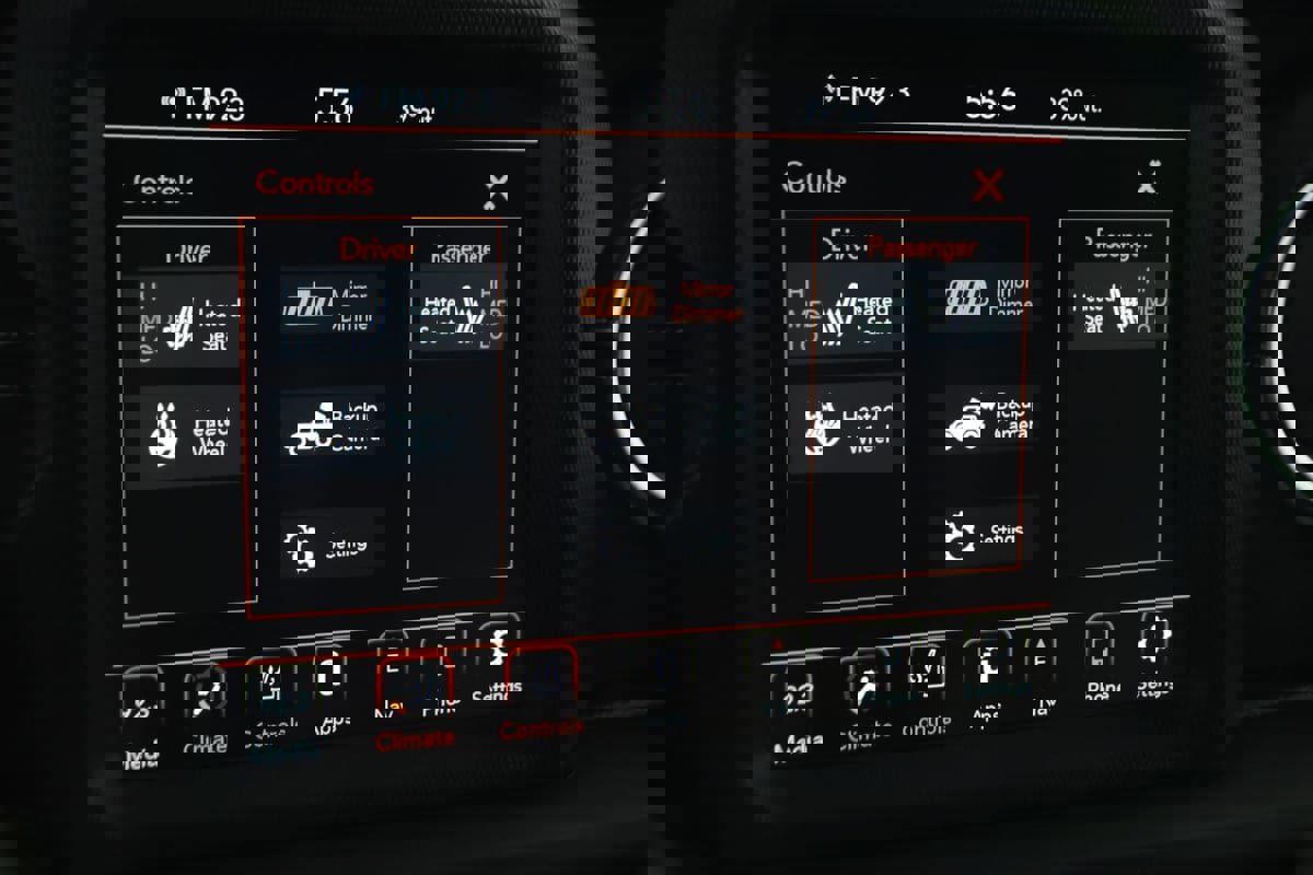 Used 2022 Jeep Wrangler Unlimited Sahara w/ Cold Weather Group image 32