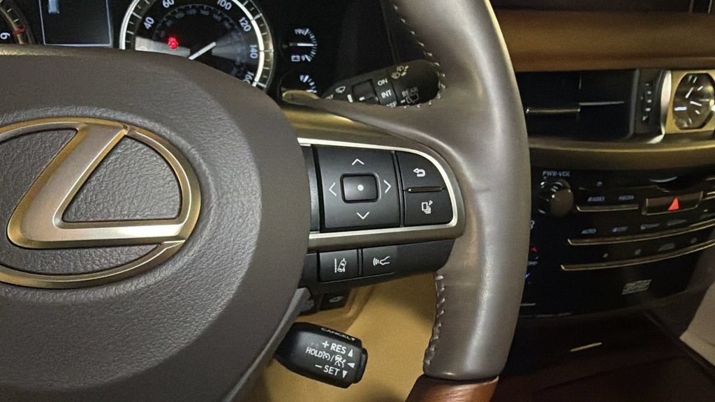 Used 2021 Lexus LX 570 4WD w/ Luxury Package image 26