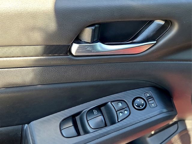 Used 2025 Nissan Altima 2.5 SV image 15