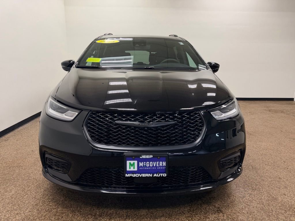 Used 2025 Chrysler Pacifica Limited FWD image 8