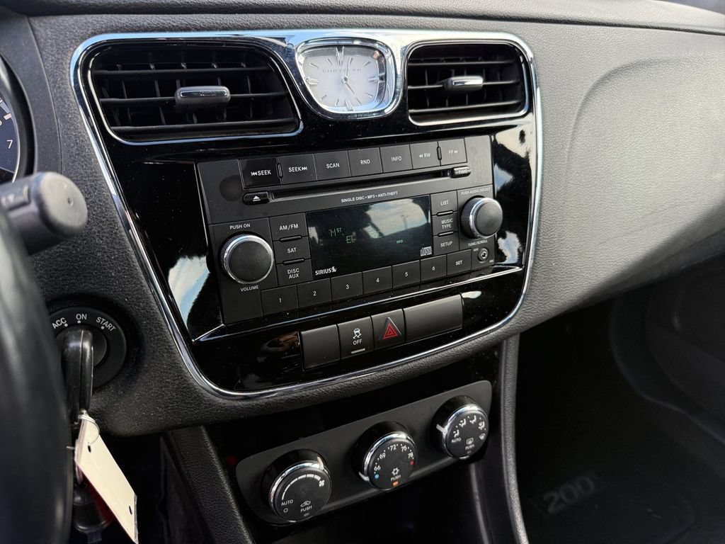 Used 2014 Chrysler 200 Touring FWD image 16