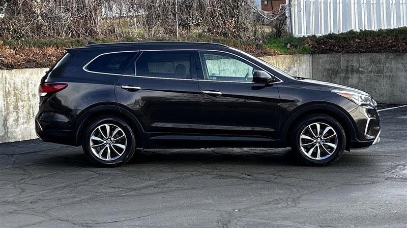 Used 2017 Hyundai Santa Fe SE AWD/4WD image 6