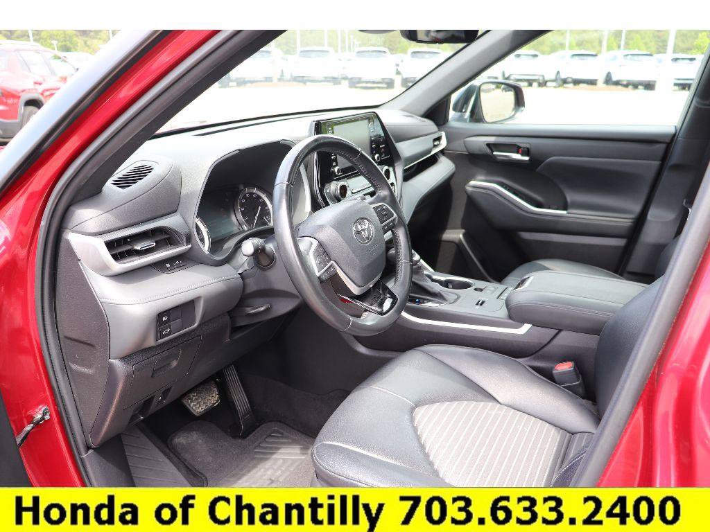 Used 2022 Toyota Highlander XSE FWD image 23