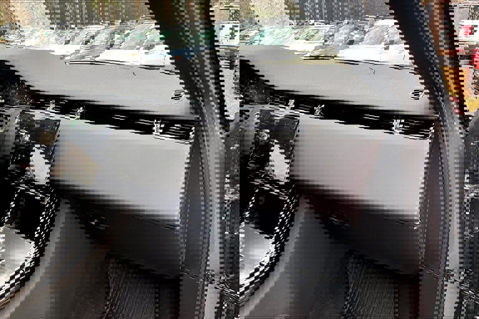 Used 2024 Land Rover Range Rover Evoque Dynamic SE image 36