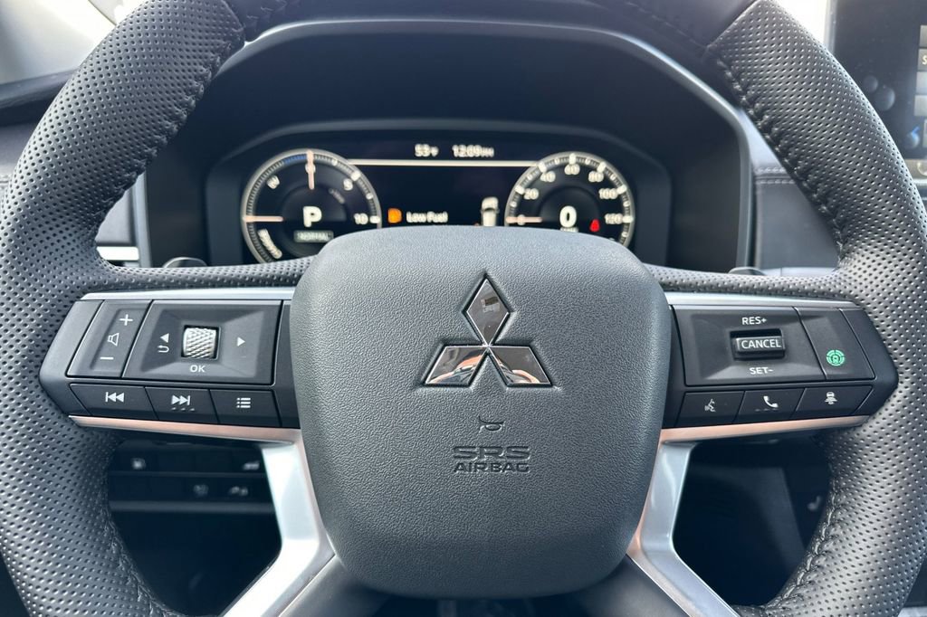 New 2025 Mitsubishi Outlander SE image 24