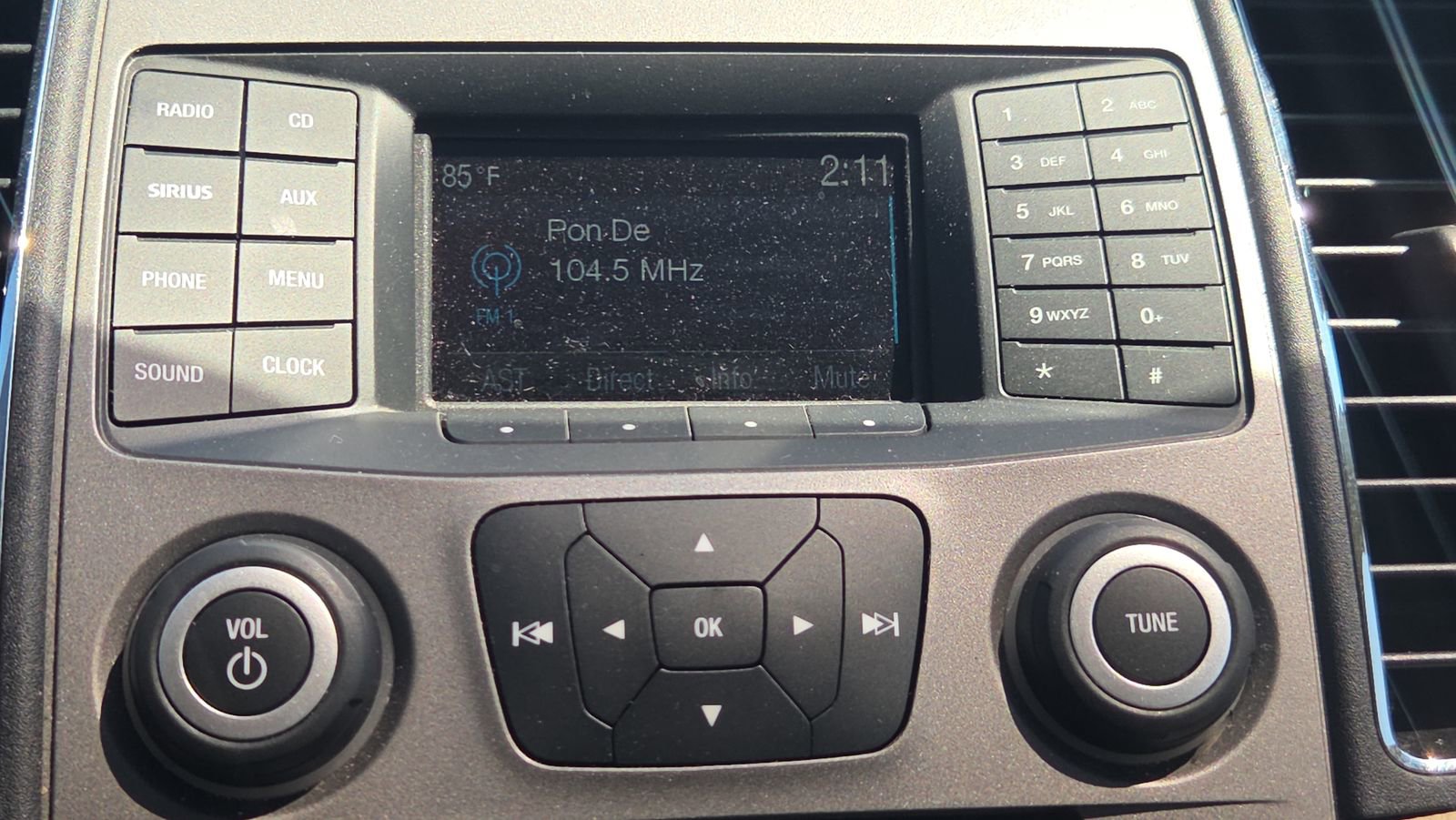 Used 2018 Ford Taurus SE FWD image 10