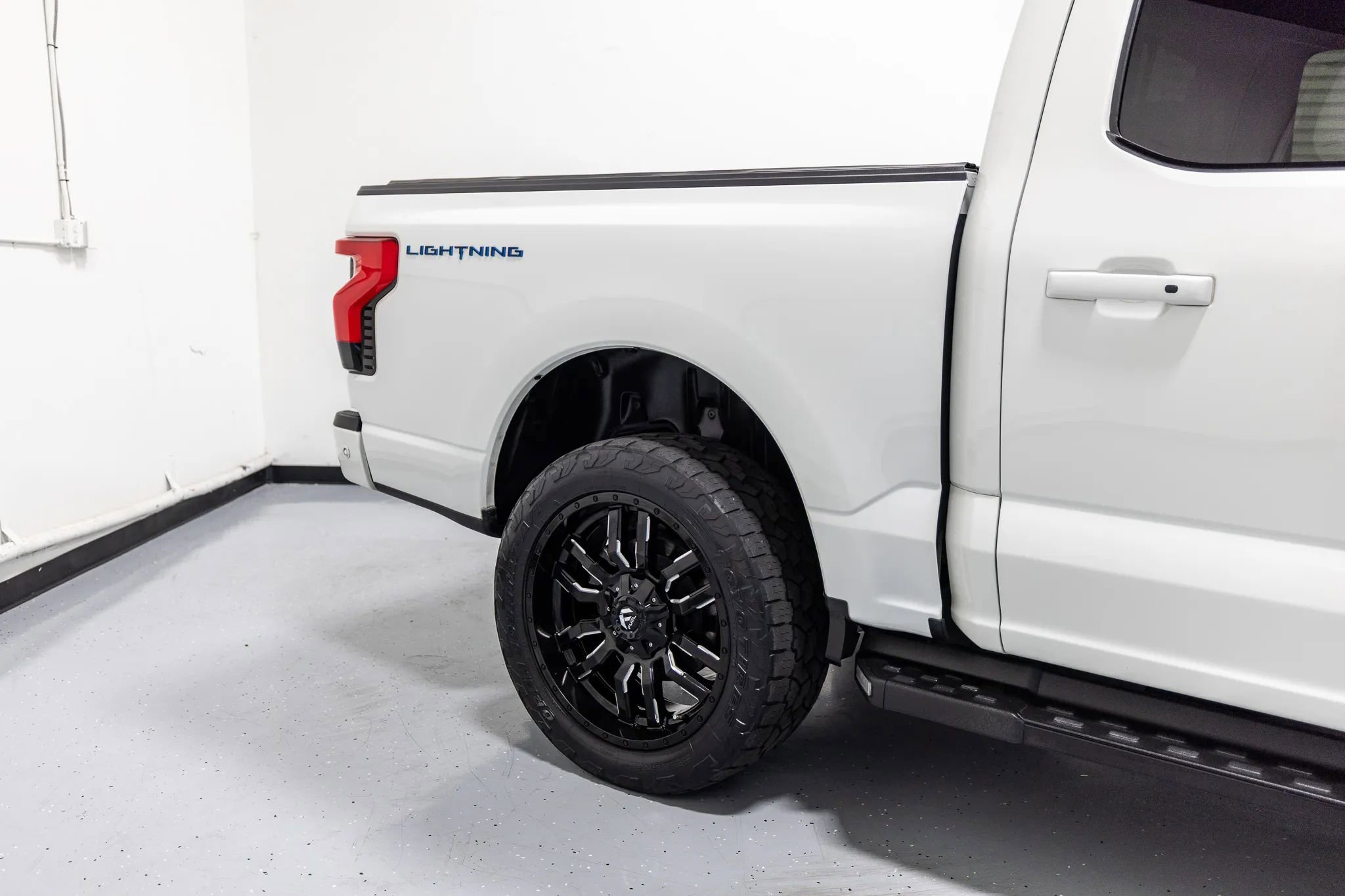 Used 2023 Ford F150 Lightning Platinum AWD/4WD image 22