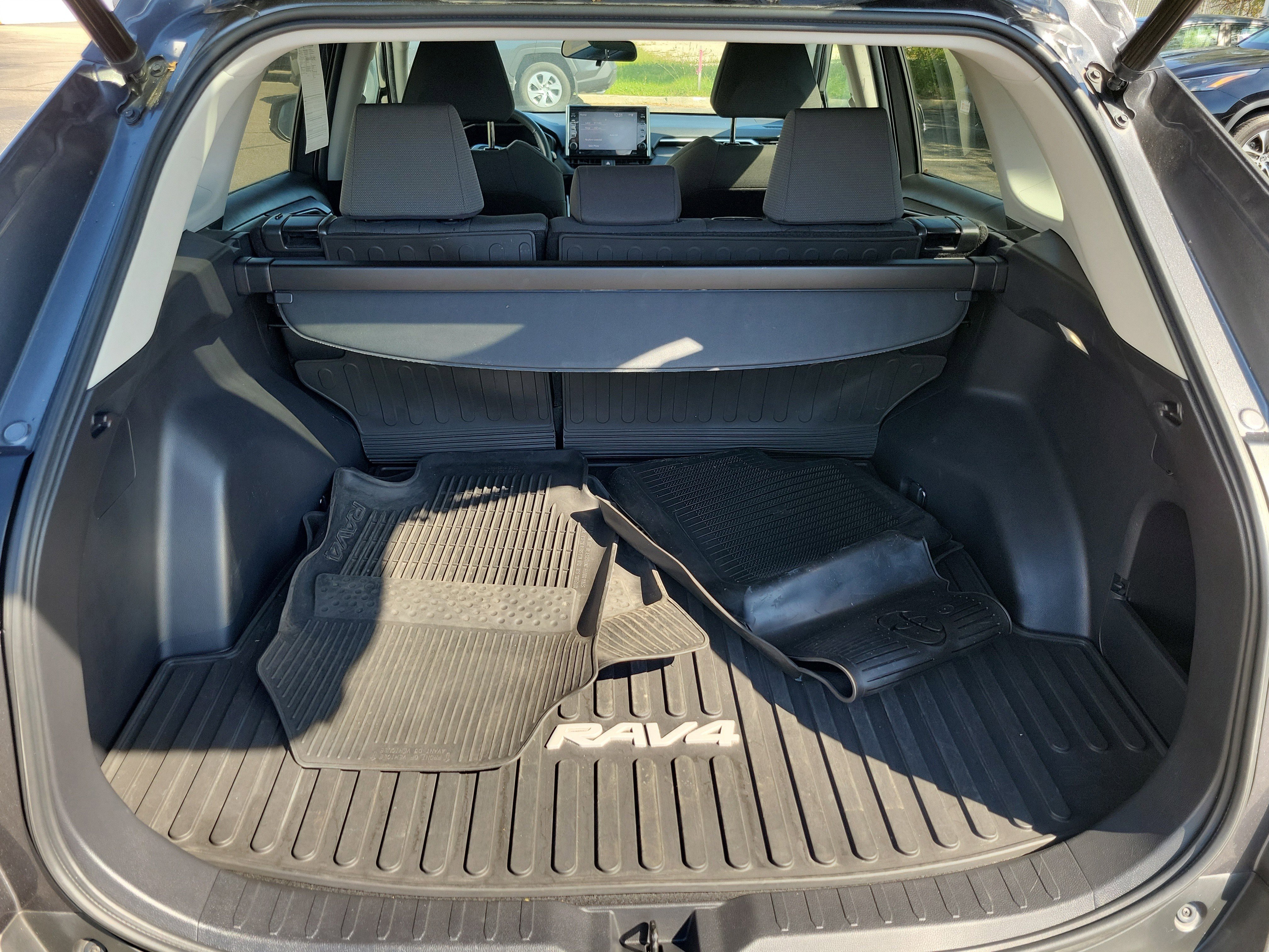 Used 2022 Toyota RAV4 XLE image 8