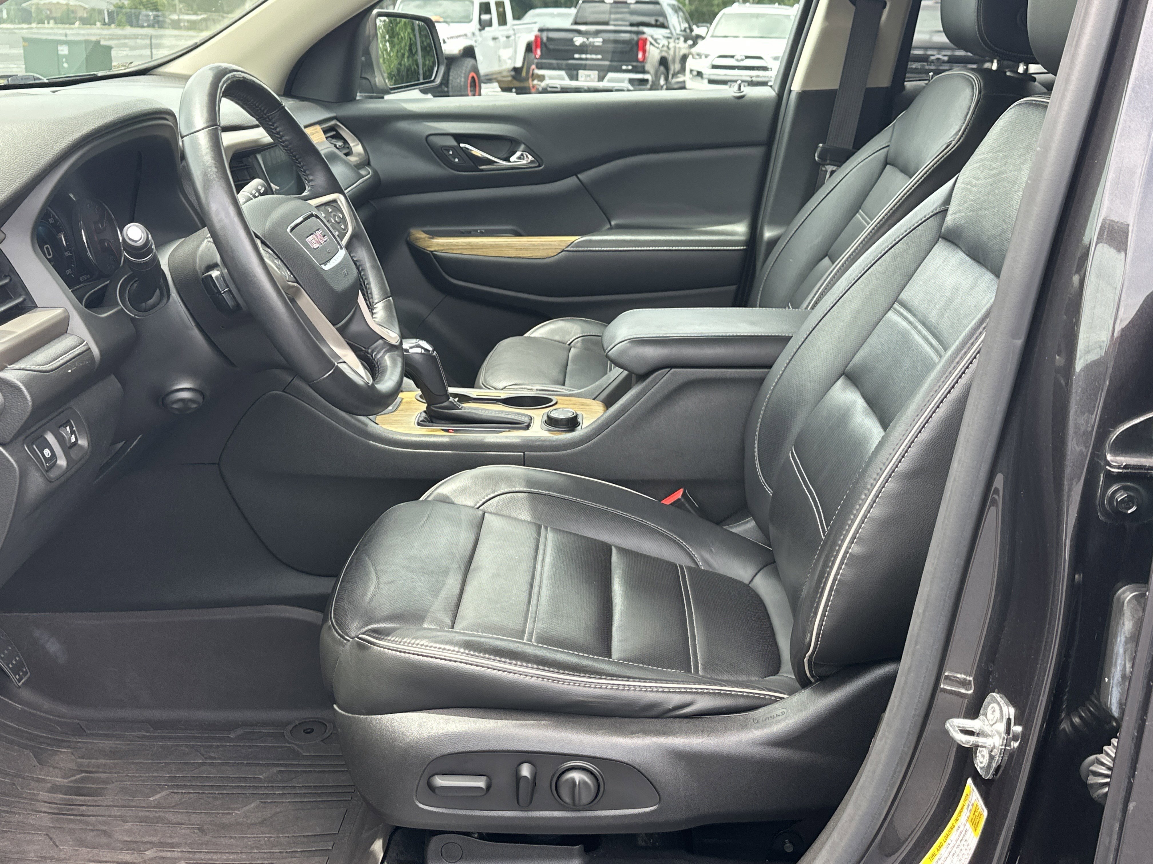 Used 2017 GMC Acadia Denali AWD/4WD image 9