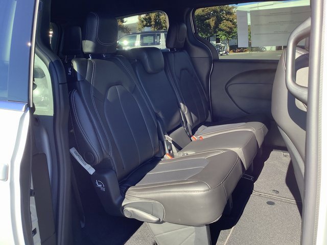 New 2026 Chrysler Pacifica Select image 34