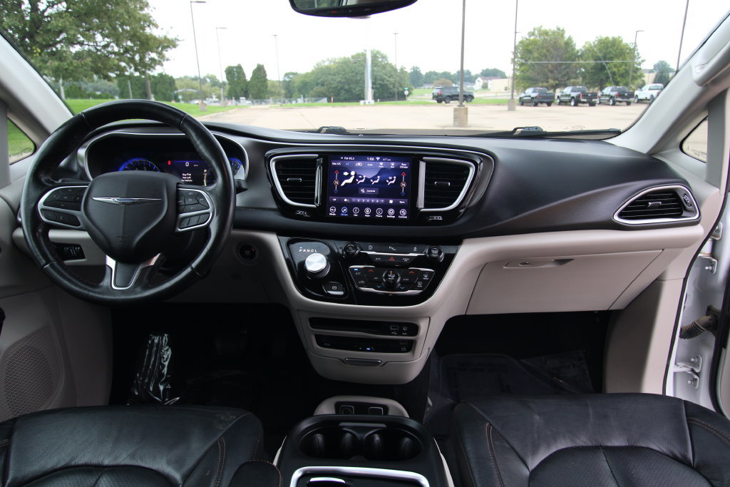 Used 2020 Chrysler Pacifica Touring-L Plus FWD image 44