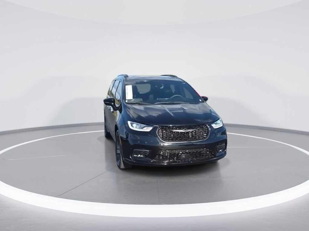 Used 2024 Chrysler Pacifica Limited w/ S Appearance Package image 3