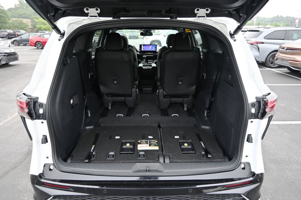 New 2026 Toyota Sienna XSE FWD image 8