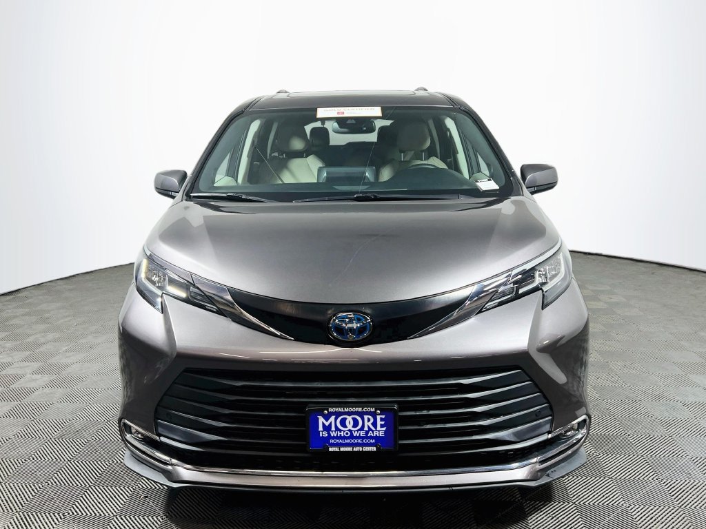 Certified 2023 Toyota Sienna XLE w/ XLE Plus Package AWD/4WD image 2