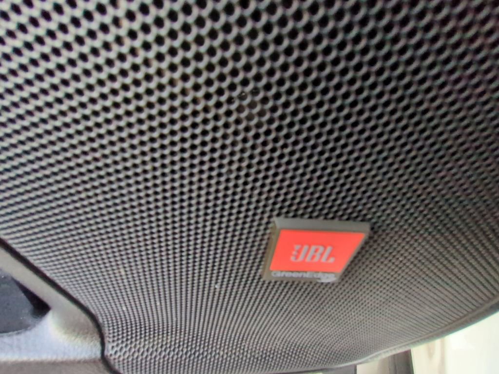 Used 2018 Toyota Highlander Limited image 16