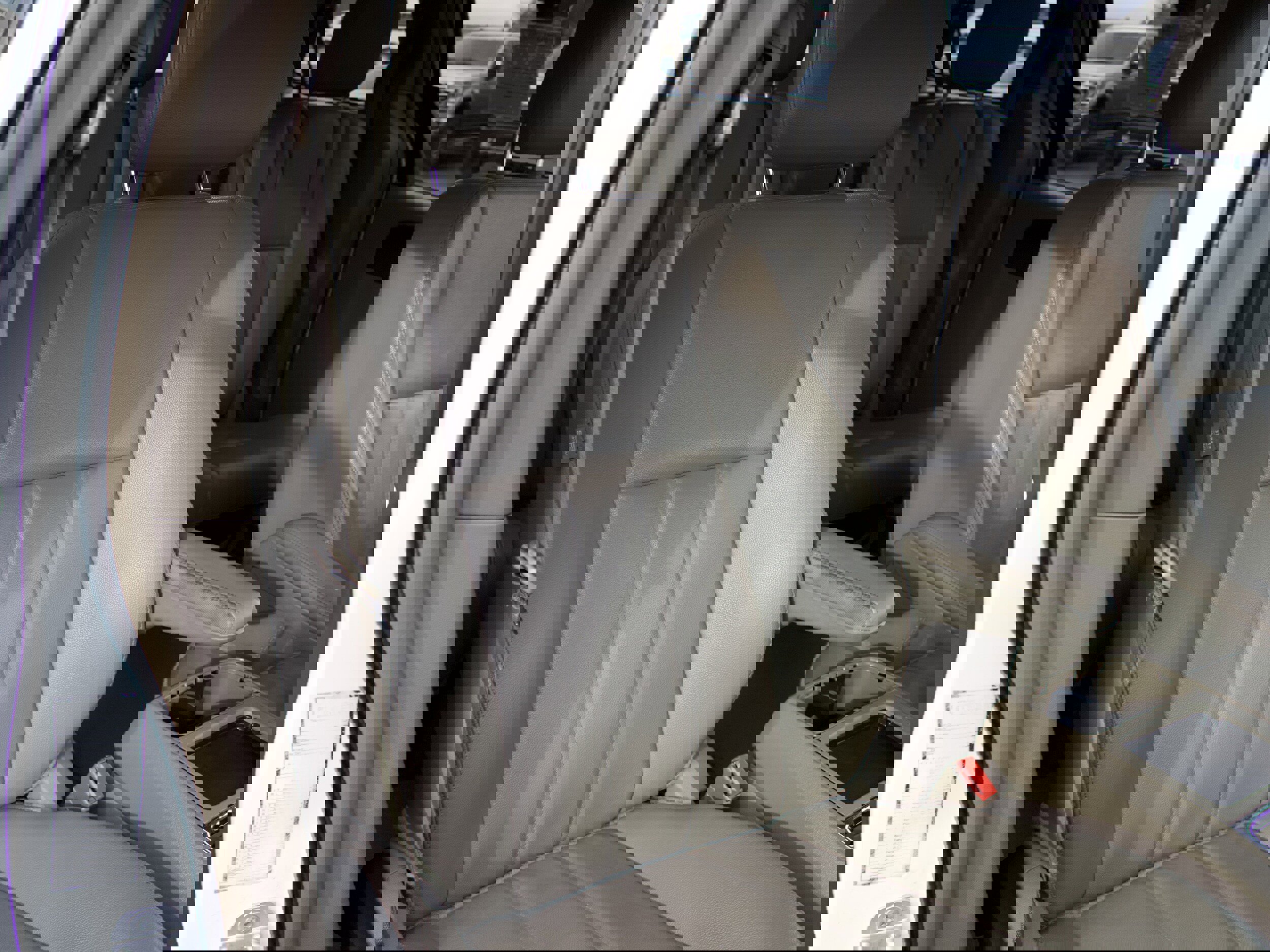 Used 2015 Chrysler Town & Country Touring image 33