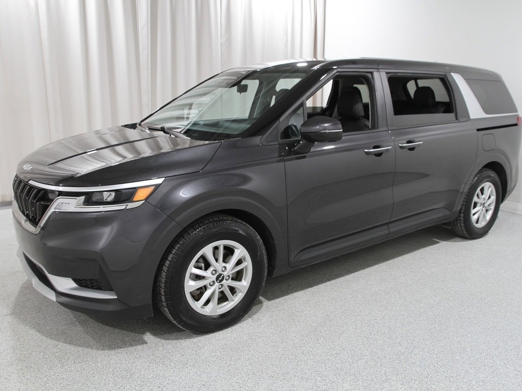 Used 2024 Kia Carnival LX image 3