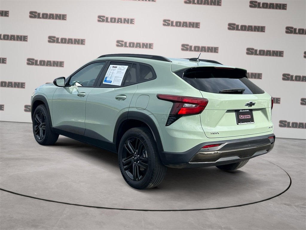 Used 2025 Chevrolet Trax ACTIV w/ Driver Confidence Package image 3