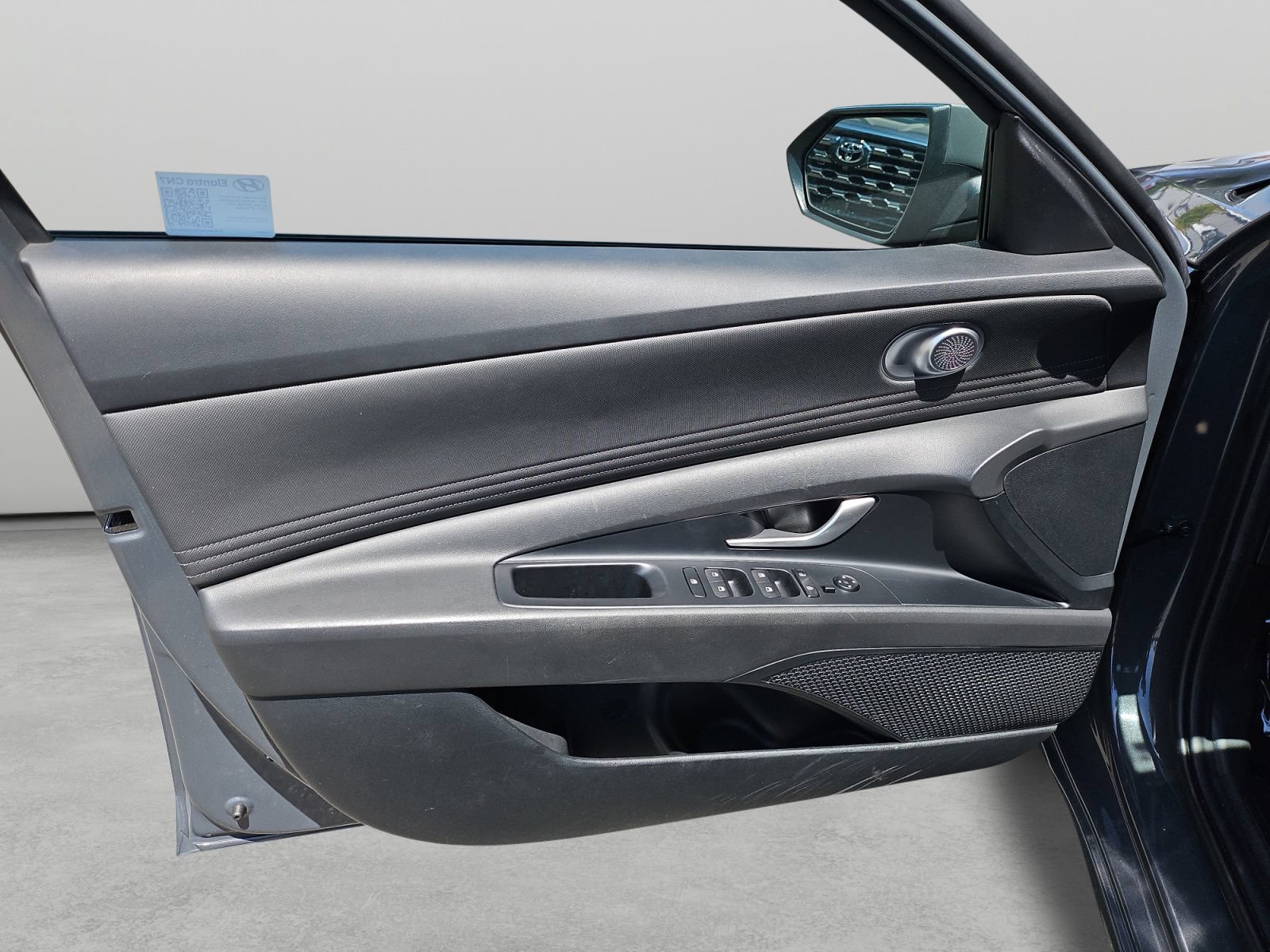 Used 2025 Hyundai Elantra SEL FWD image 34