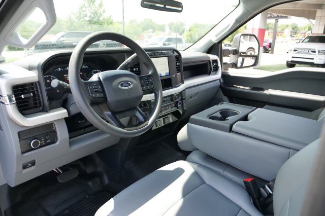 Used 2024 Ford F350 XL RWD image 2