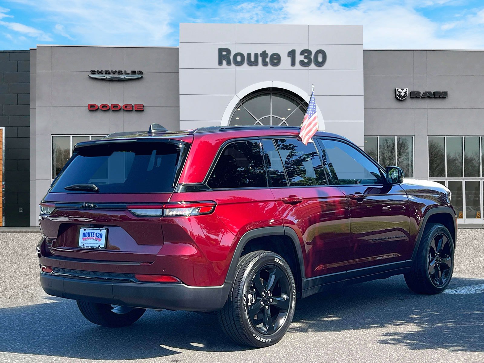 Used 2023 Jeep Grand Cherokee Altitude AWD/4WD image 4