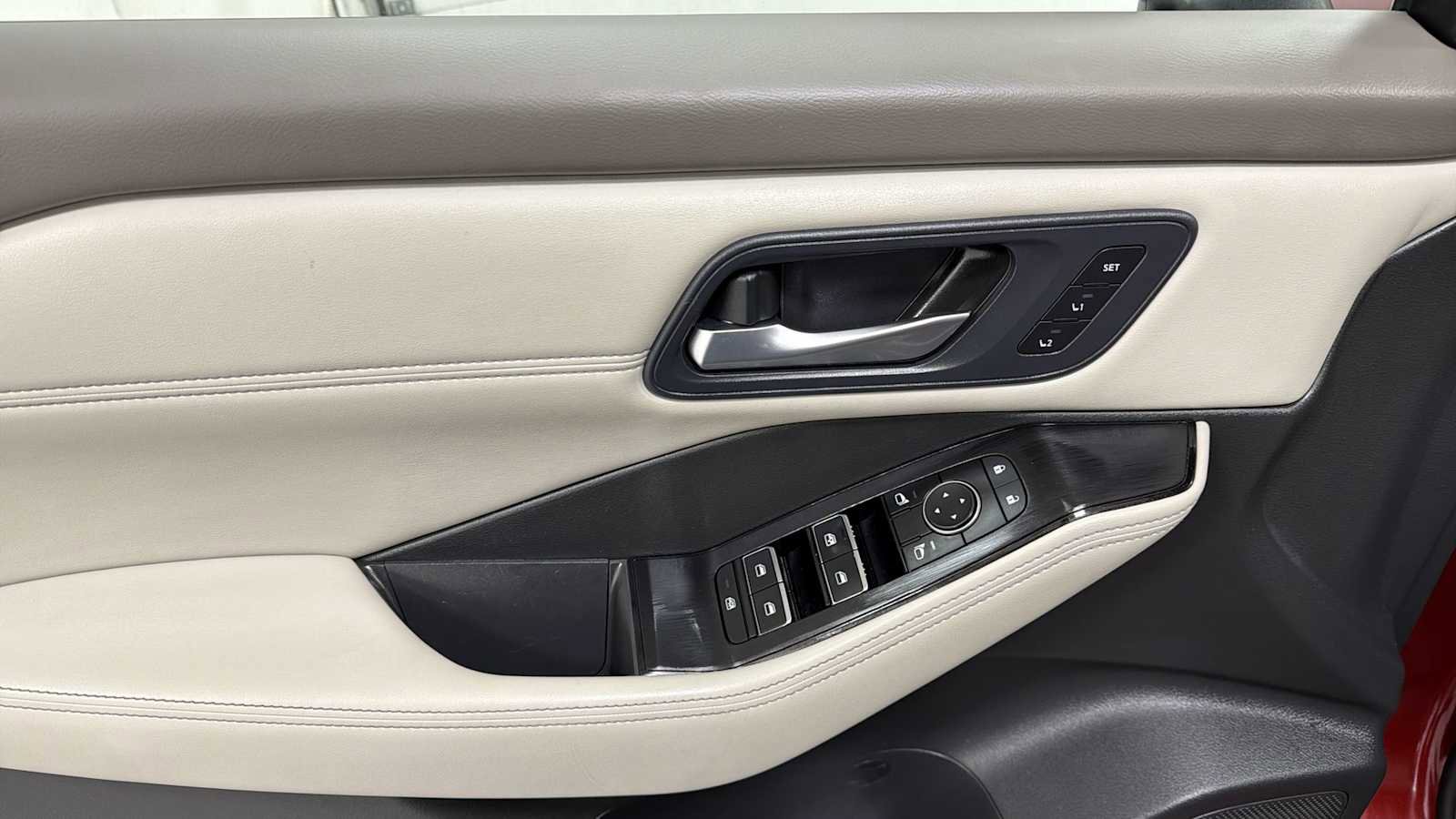 Used 2023 Nissan Rogue SL w/ SL Premium Package image 15