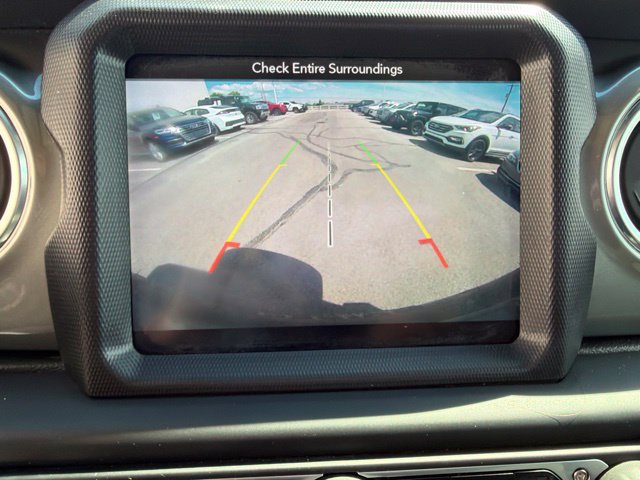 Used 2018 Jeep Wrangler Unlimited Sahara AWD/4WD image 18