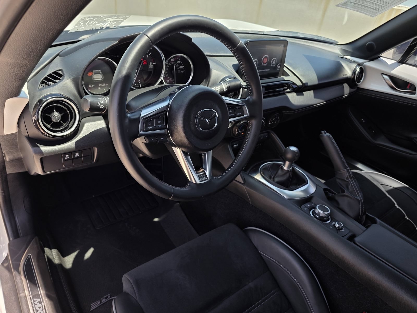 Used 2023 MAZDA MX-5 Miata Club RWD image 13