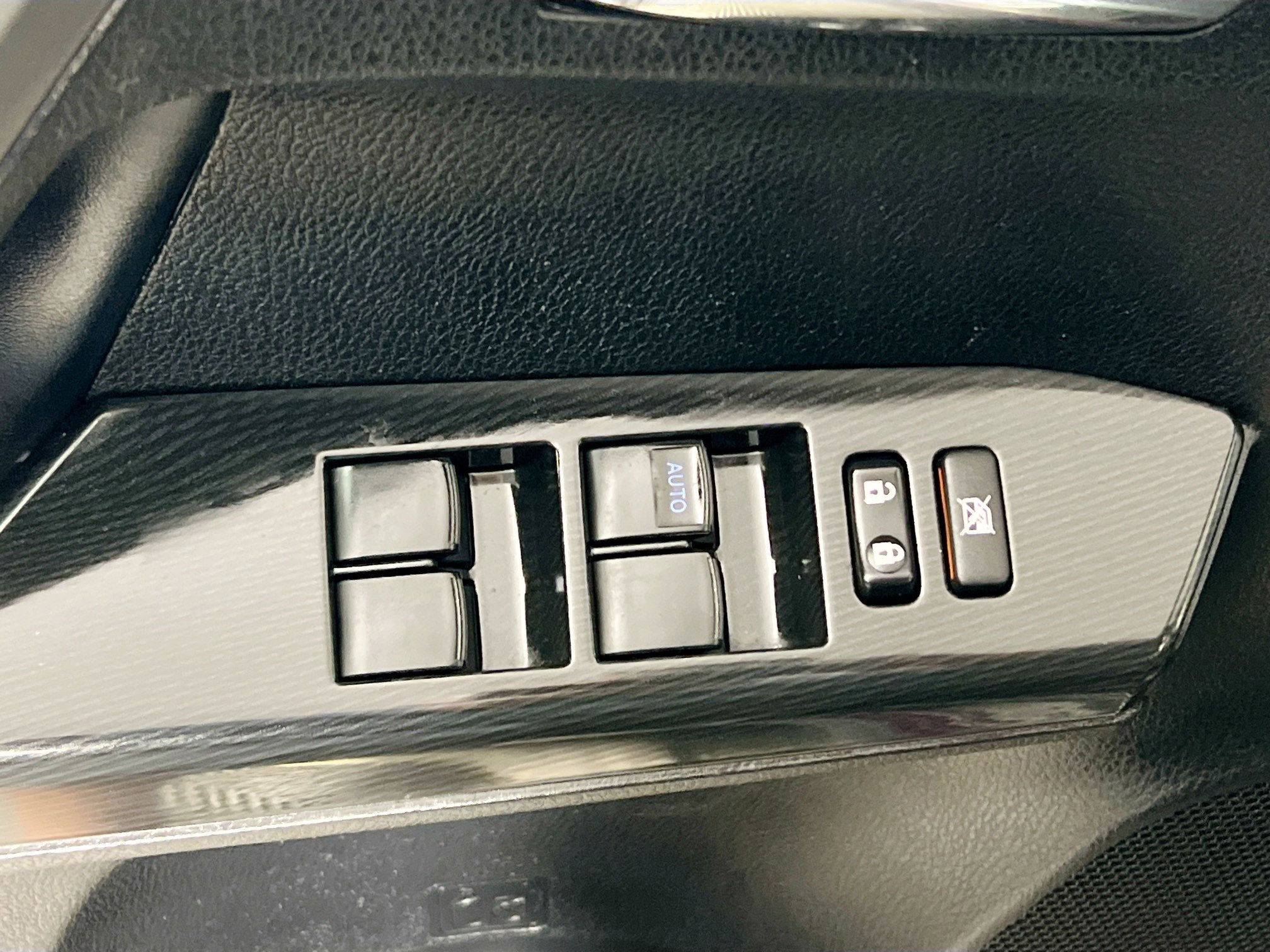 Used 2018 Toyota RAV4 SE w/ Power Extra Value Package FWD image 16