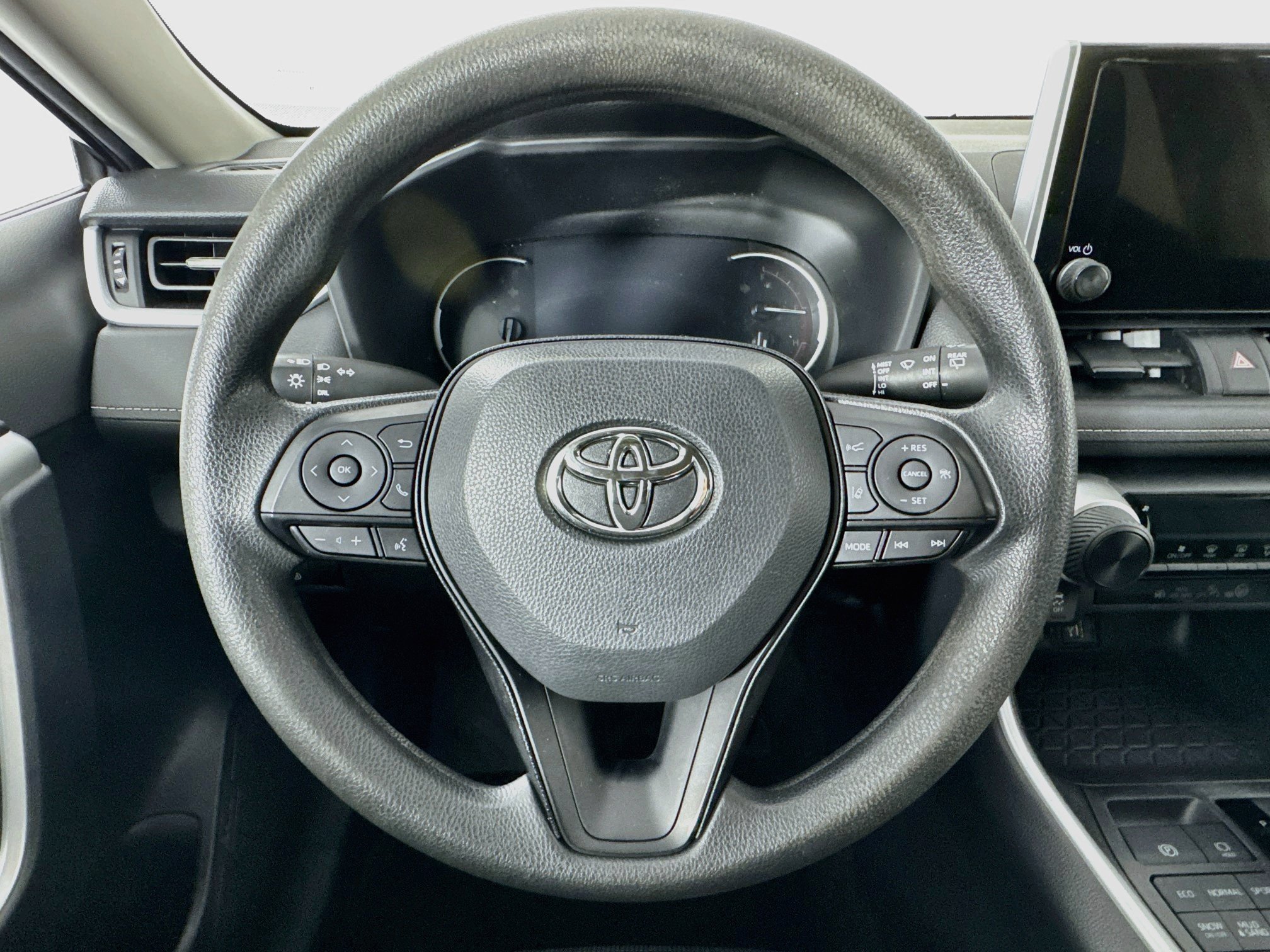 Used 2023 Toyota RAV4 LE AWD/4WD image 11