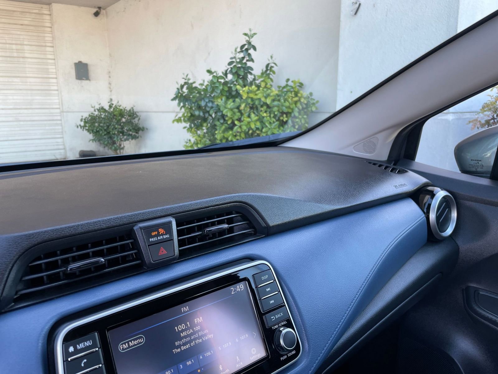 Used 2025 Nissan Versa SV image 34