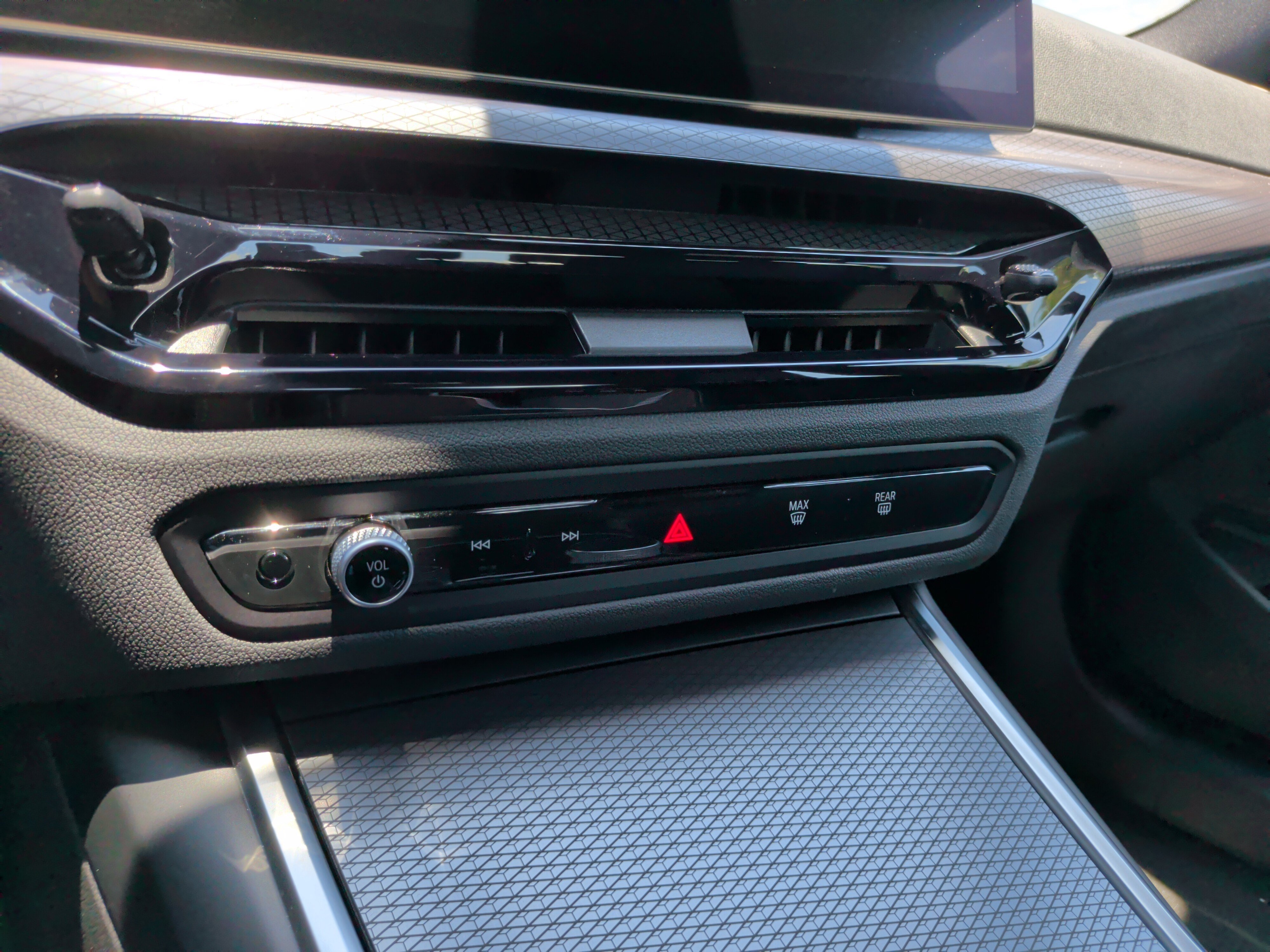 Used 2025 BMW 330i Sedan RWD image 18