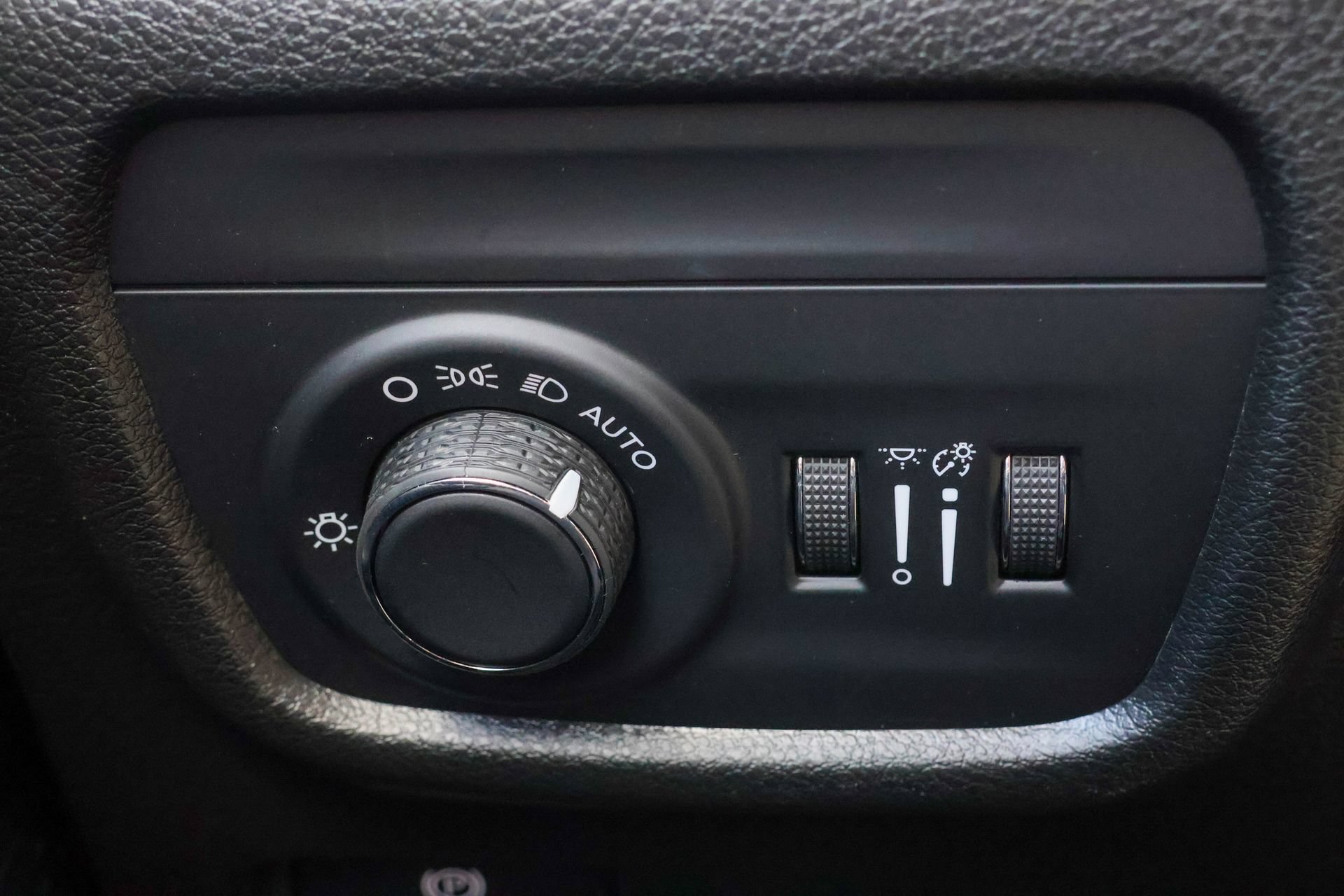New 2026 Jeep Grand Cherokee Altitude AWD/4WD image 28