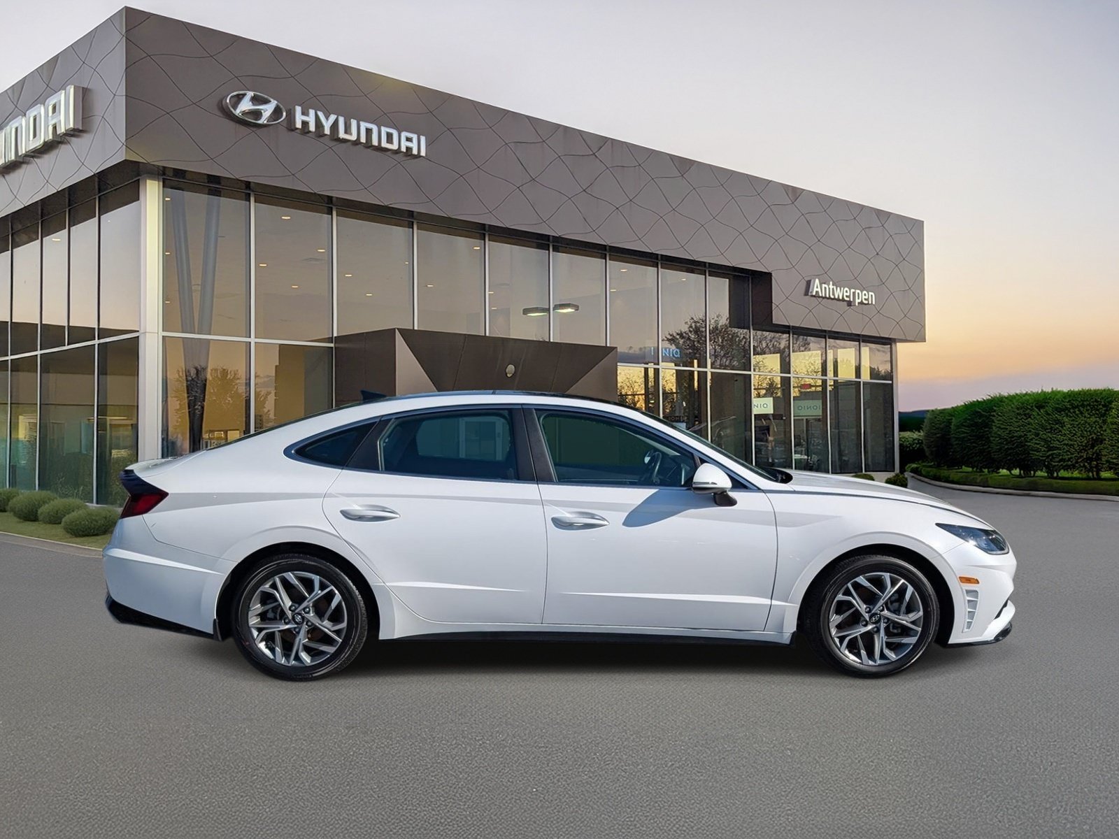 Used 2023 Hyundai Sonata SEL w/ Convenience Package FWD image 2