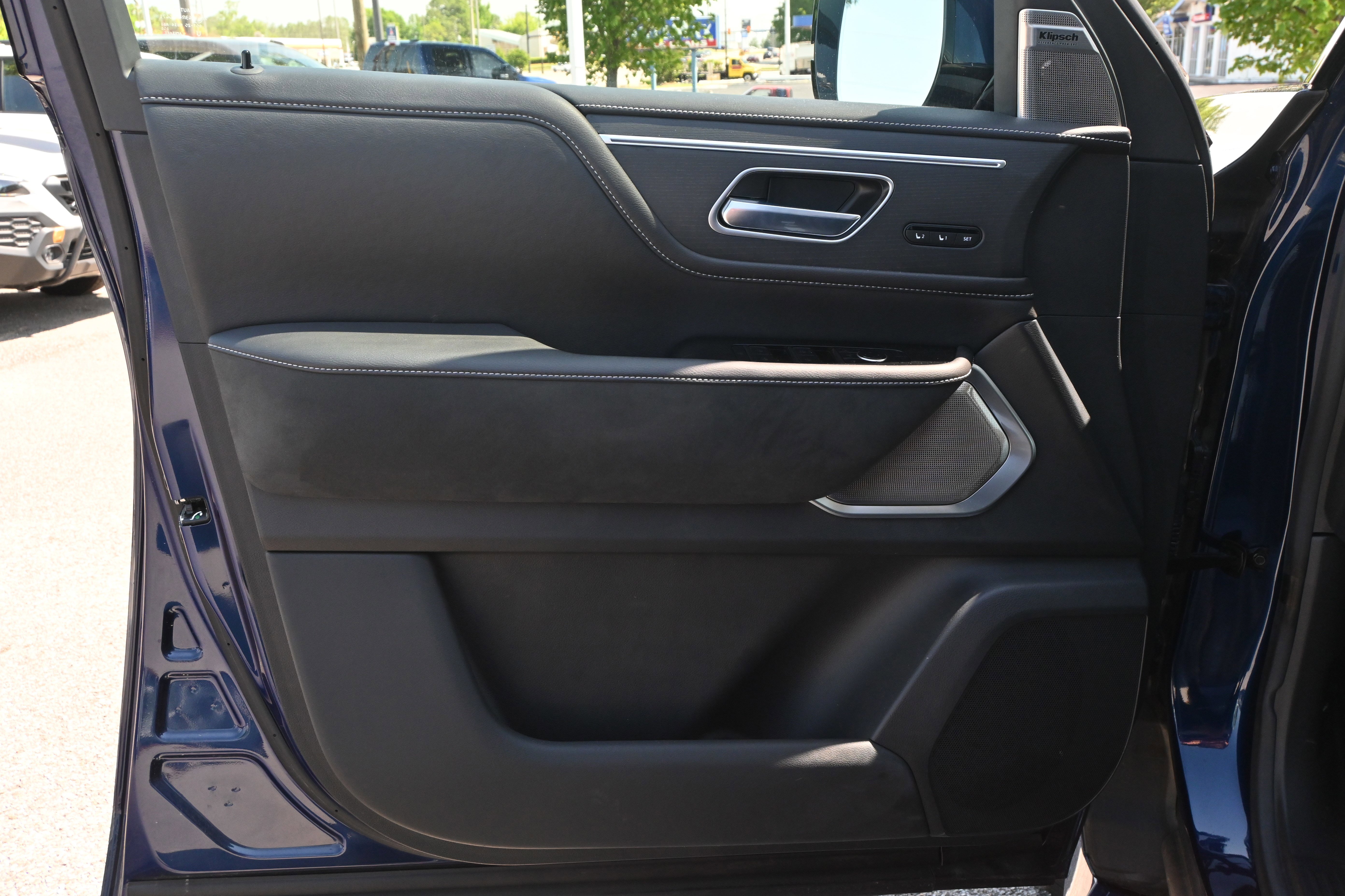 Used 2025 INFINITI QX80 Sensory AWD/4WD image 14