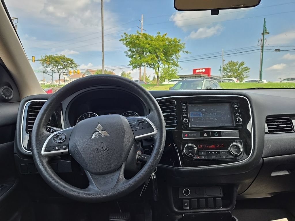 Used 2019 Mitsubishi Outlander ES FWD image 32