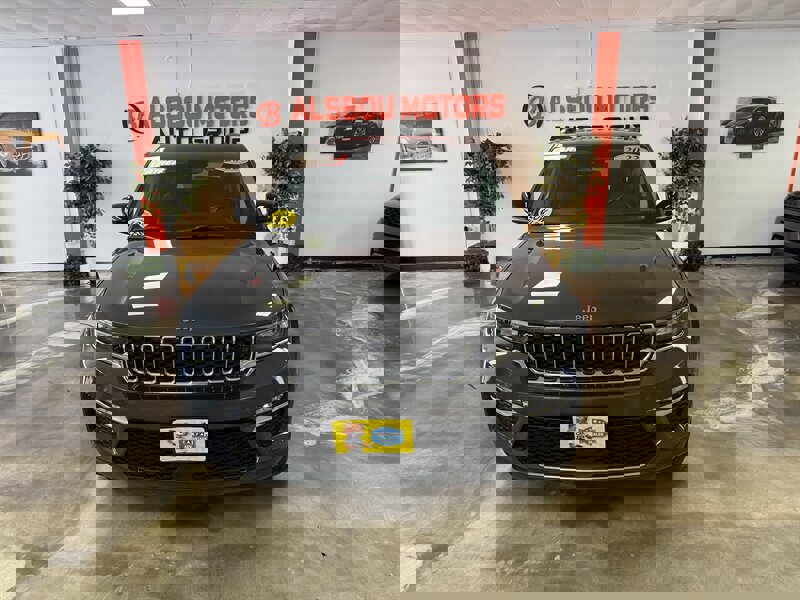 Used 2022 Jeep Grand Cherokee Limited image 2