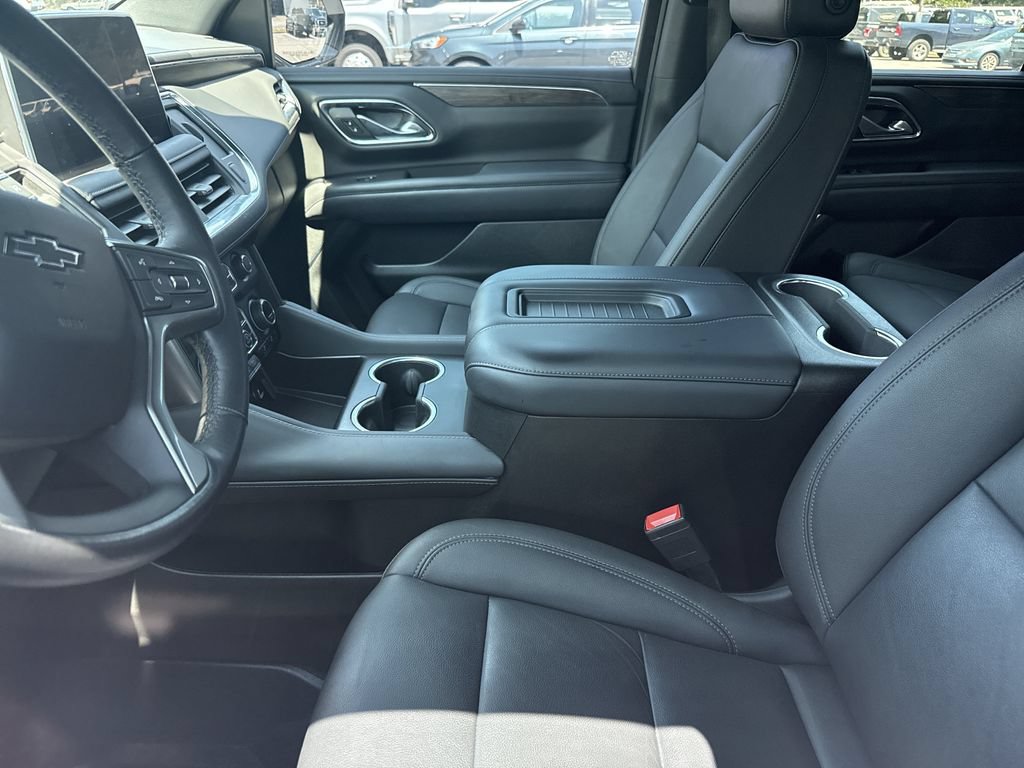 Used 2022 Chevrolet Tahoe Z71 w/ Luxury Package AWD/4WD image 13
