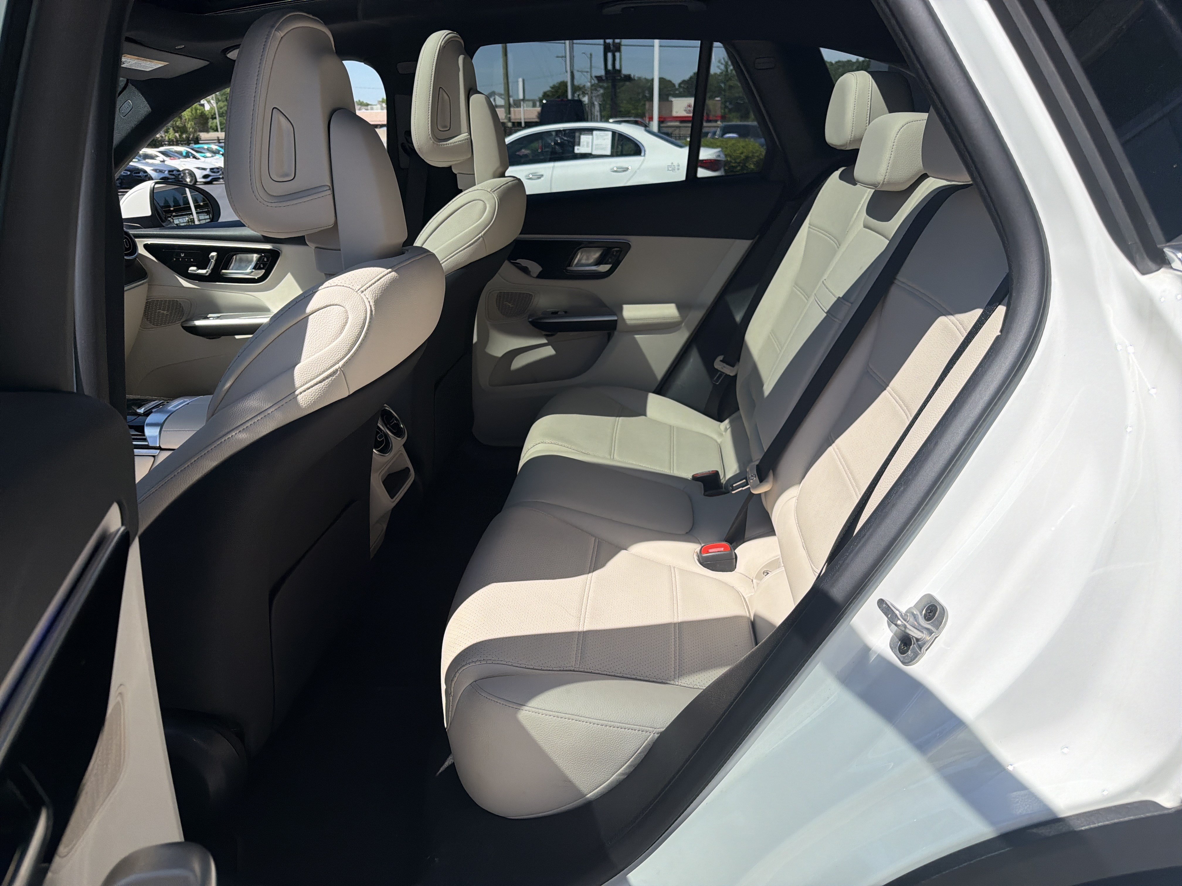 Certified 2025 Mercedes-Benz GLC 300 4MATIC image 33