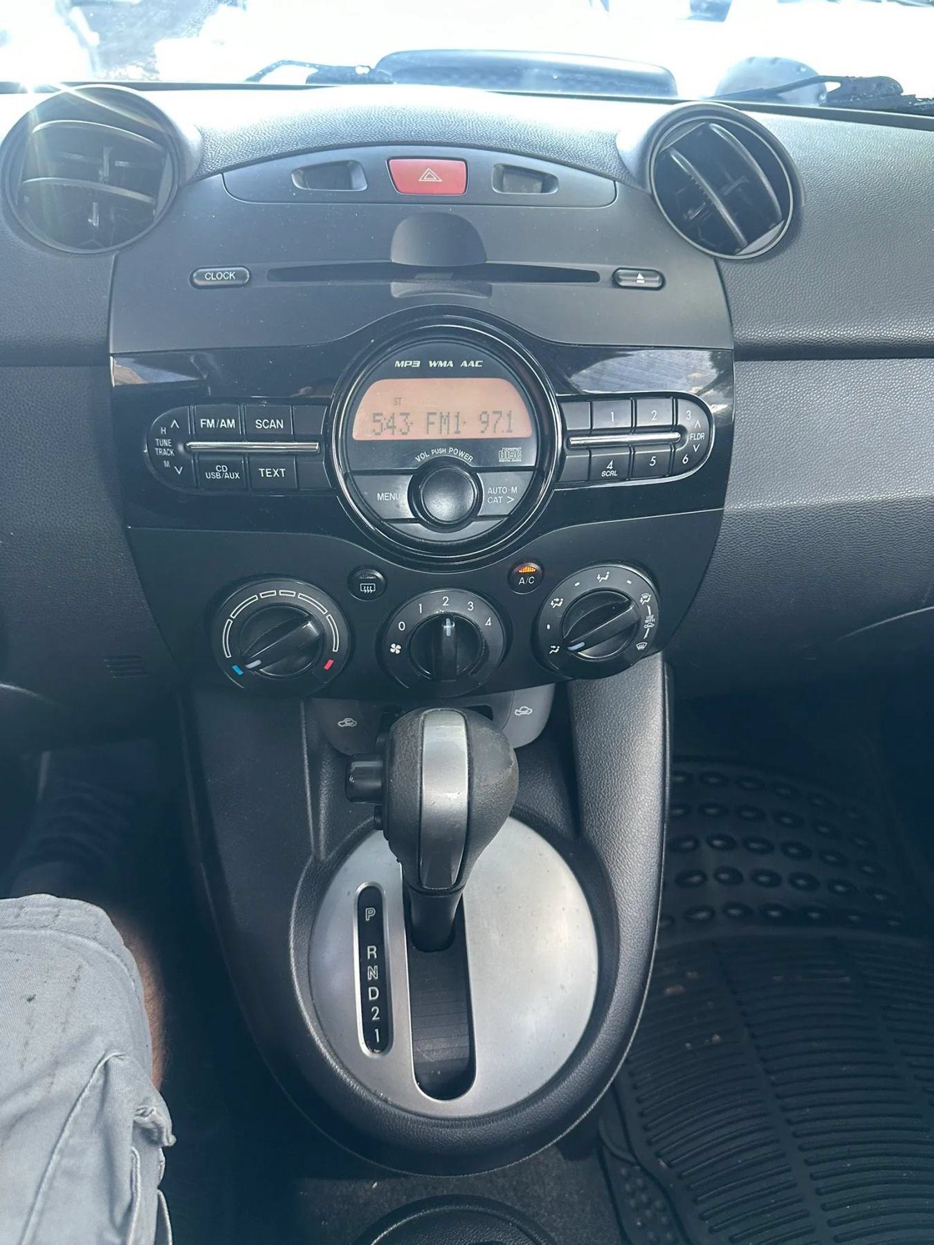 Used 2013 MAZDA MAZDA2 Sport FWD image 6