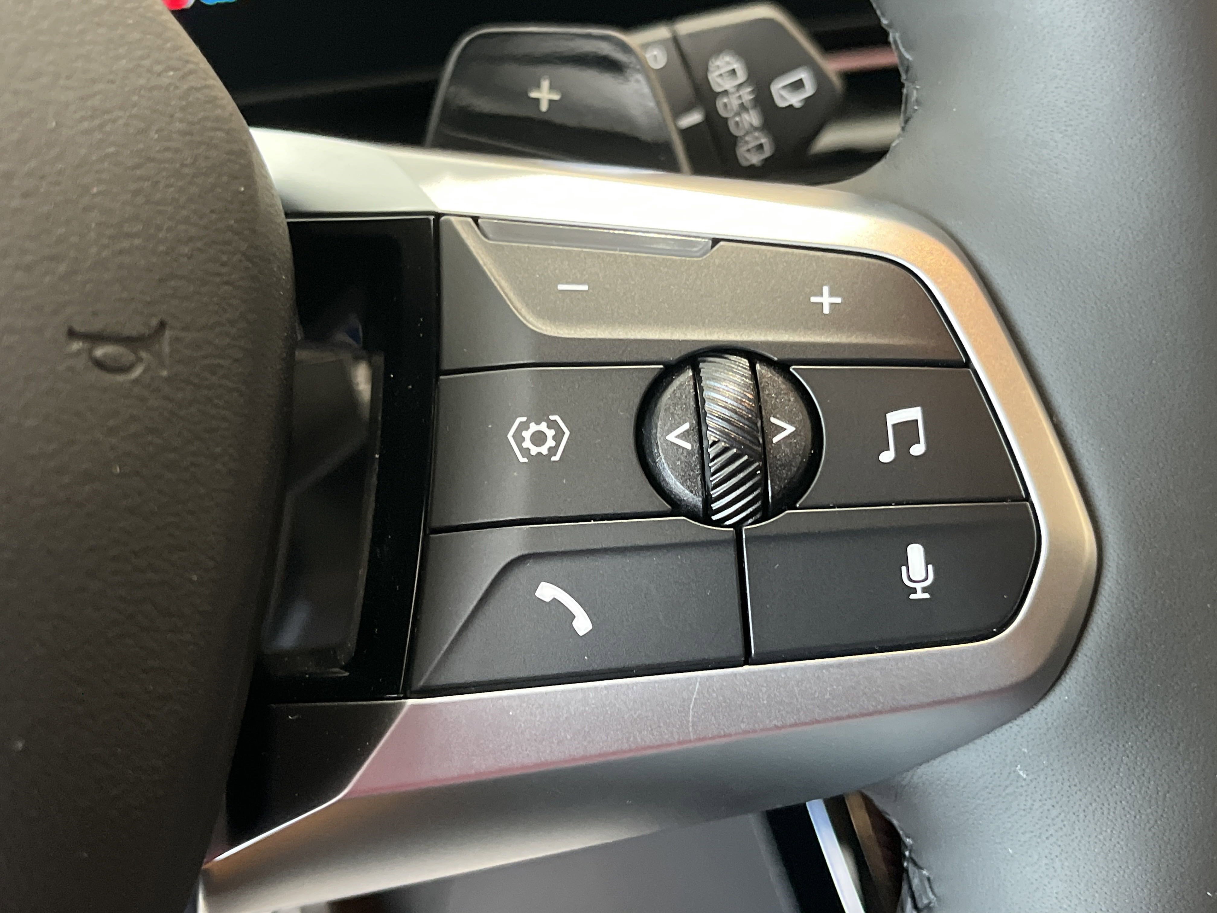 New 2025 BMW X1 xDrive28i w/ Technology Package image 14