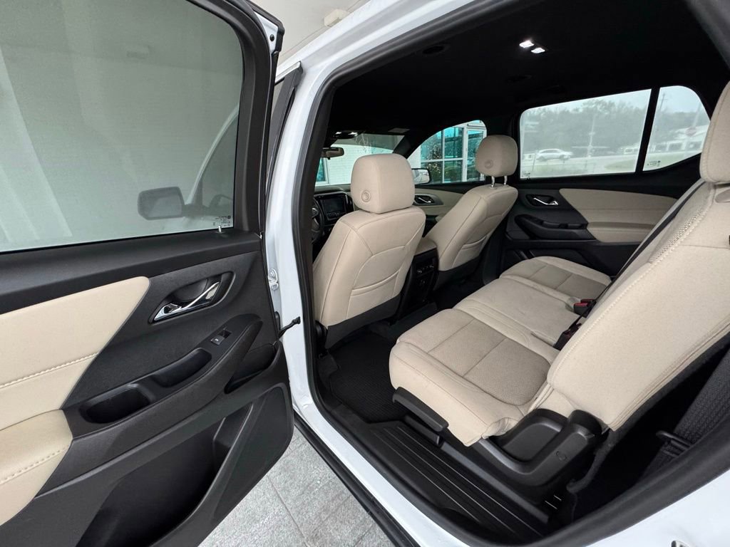 Used 2022 Chevrolet Traverse LS image 19