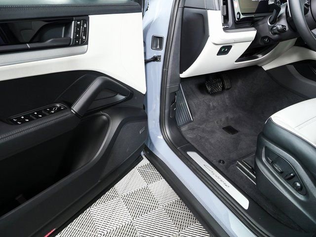 New 2026 Porsche Cayenne Coupe image 8