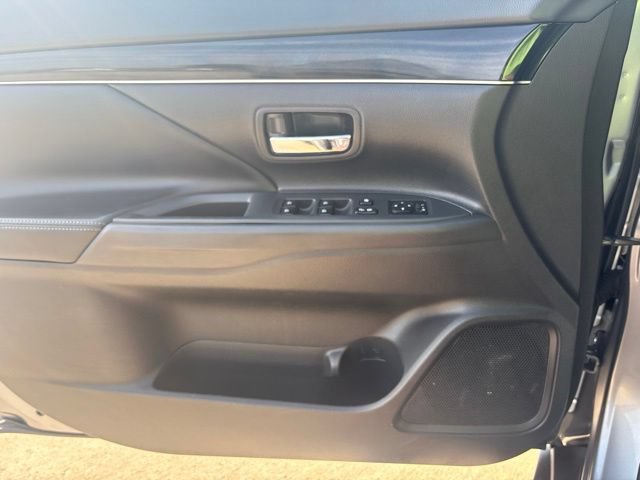 Used 2020 Mitsubishi Outlander SE FWD image 24