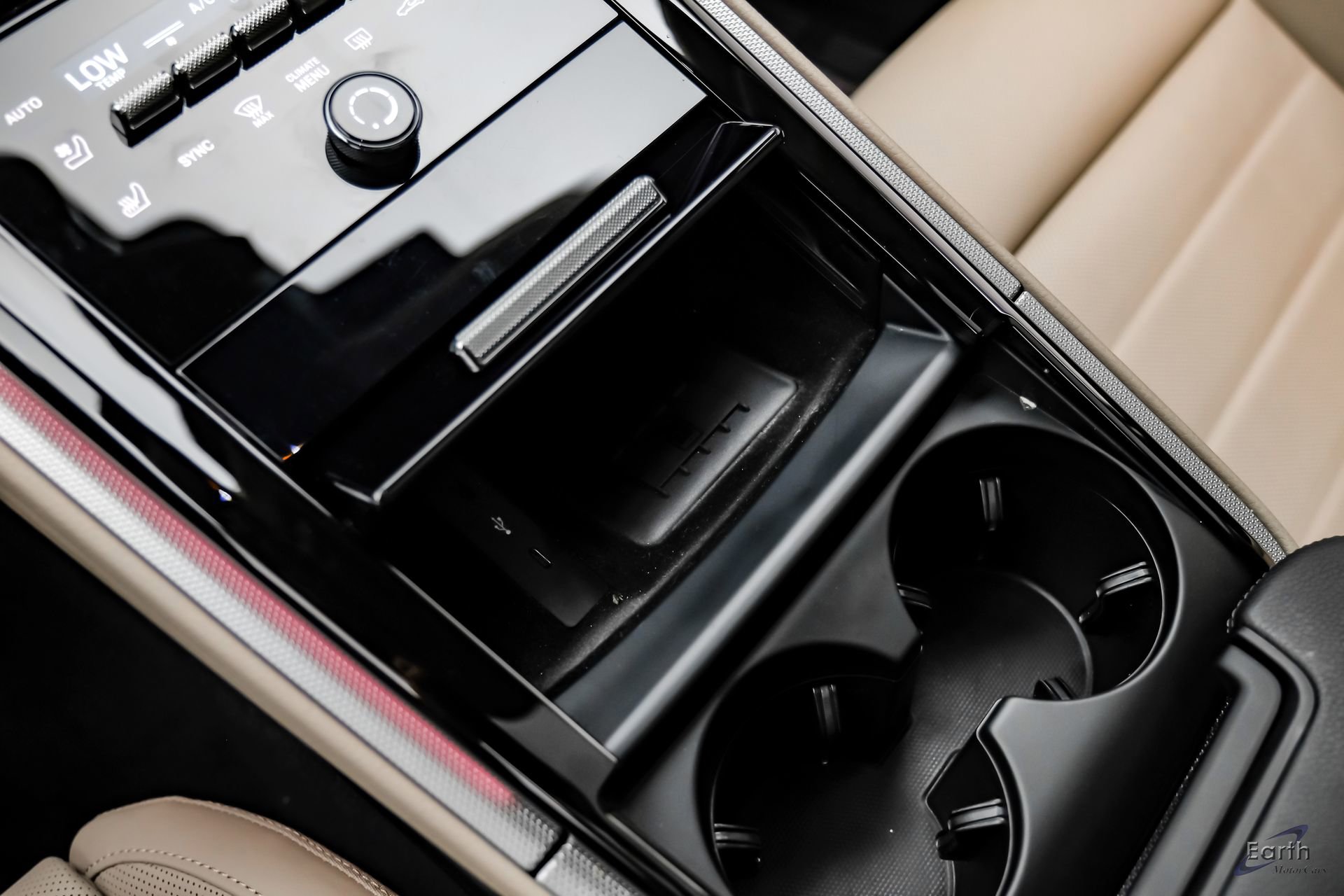 Used 2025 Porsche Panamera w/ Premium Package image 54