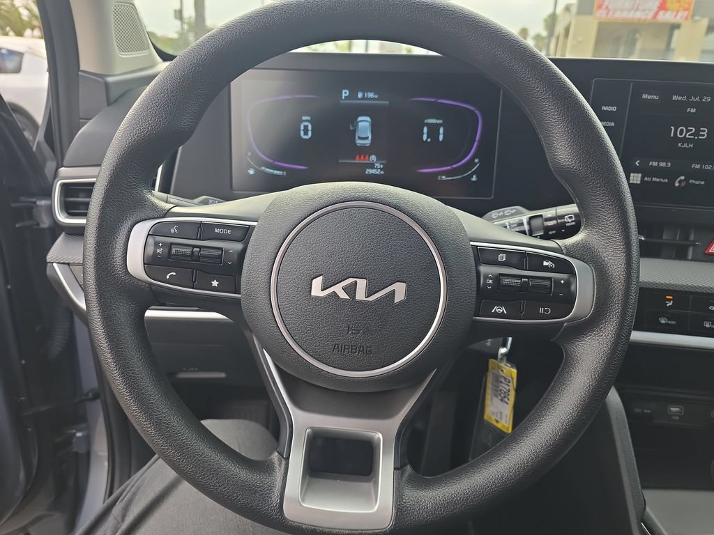 Used 2025 Kia Sportage LX FWD image 13