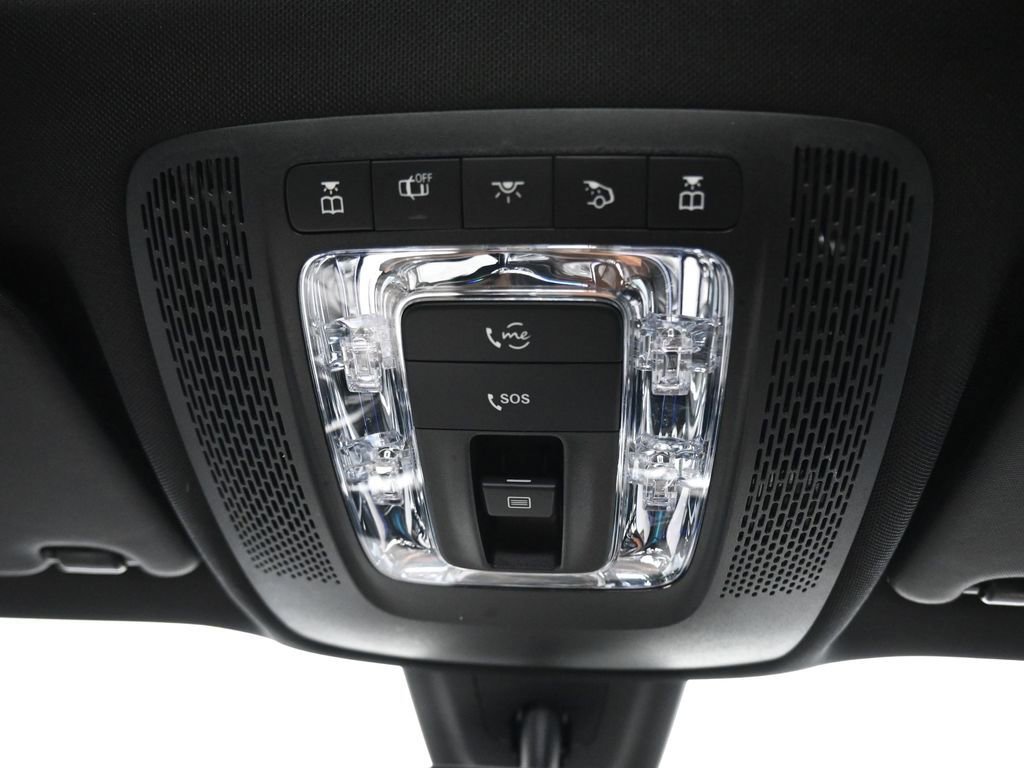 Used 2021 Mercedes-Benz GLB 250 4MATIC w/ Premium Package image 31