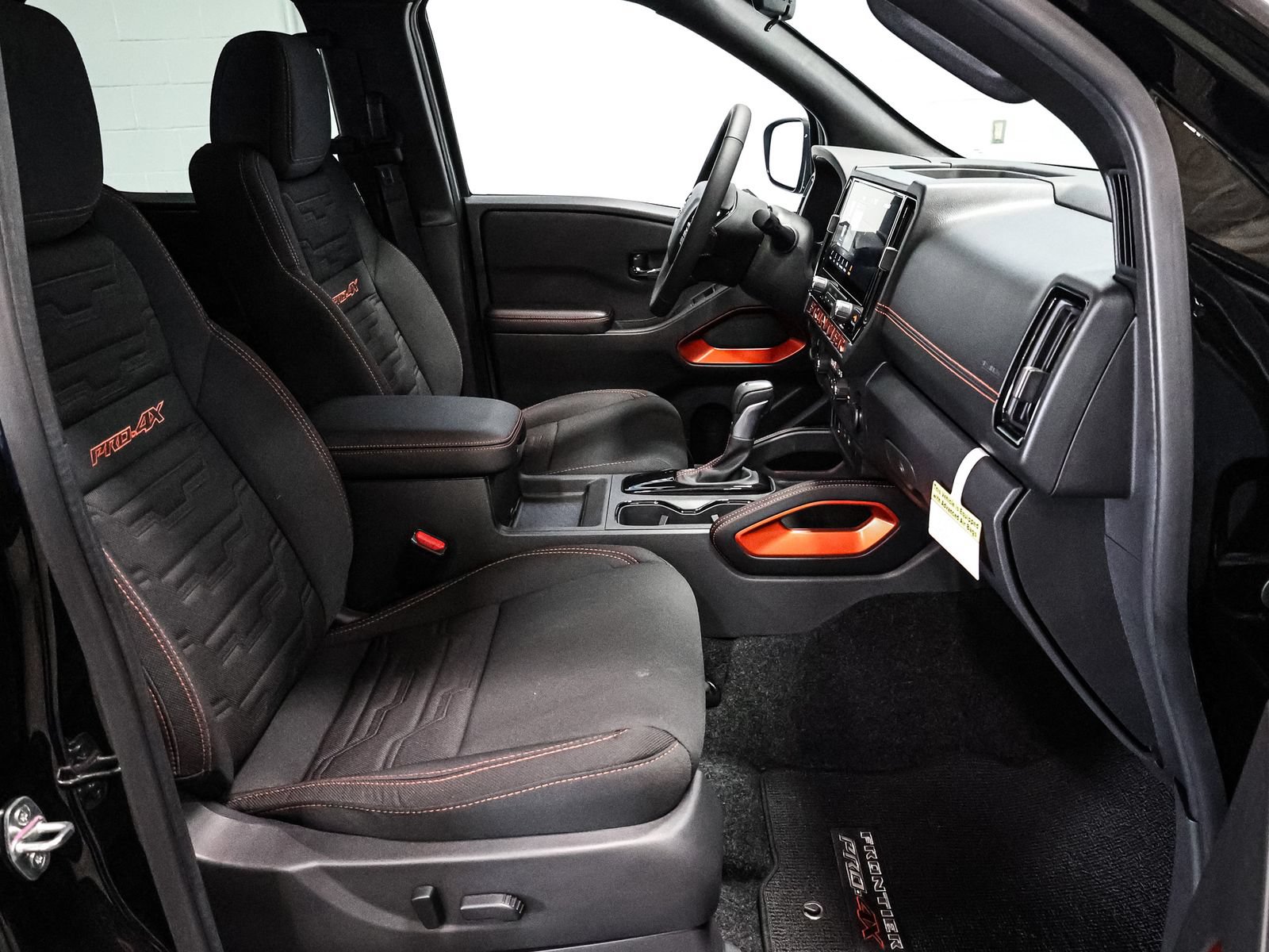 Used 2025 Nissan Frontier PRO-4X AWD/4WD image 22