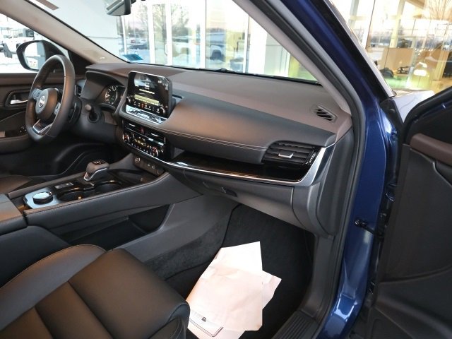 Used 2023 Nissan Rogue SL w/ SL Premium Package image 9